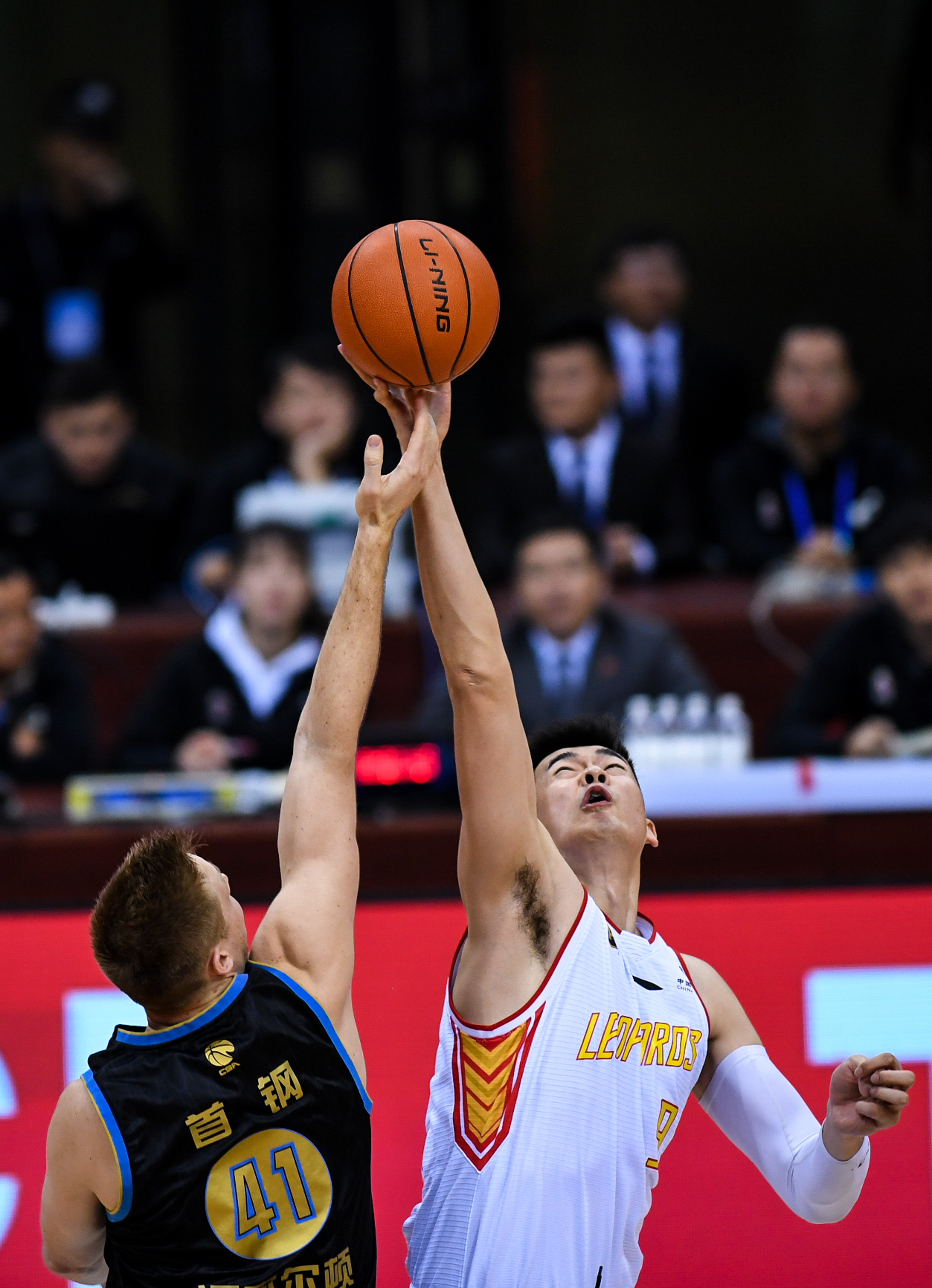 巴萨新星登场攻入制胜球（巴萨小将替补出场打入致胜一球）