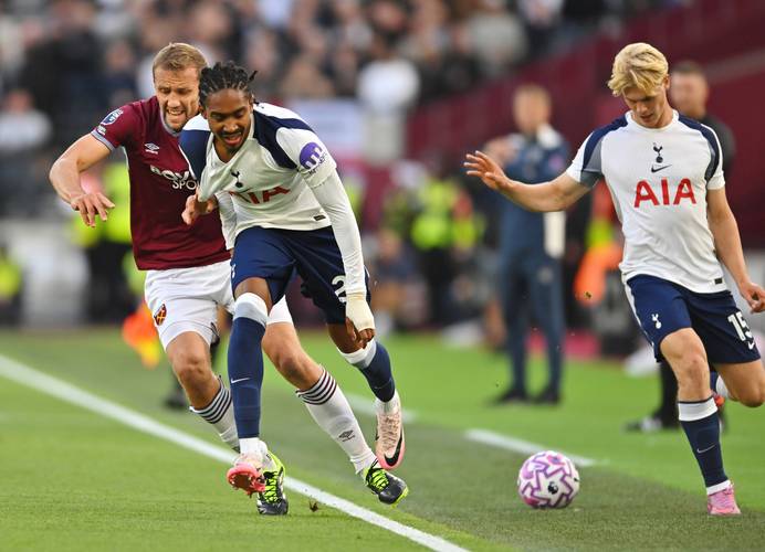 詹姆斯伤缺，湖人击败鹈鹕，豪取7连胜，三巨头34罚惹争议（詹姆斯因伤缺阵，湖人力克鹈鹕收获7连胜，三巨头34次罚球引发争议）