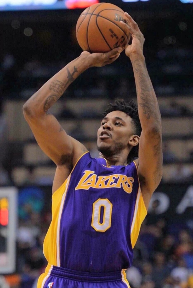 迪马济奥：莫拉塔与国米比赛中内收肌受伤，将至少缺阵一个月（迪马济奥：莫拉塔战国米内收肌受伤，预计至少休战一个月）