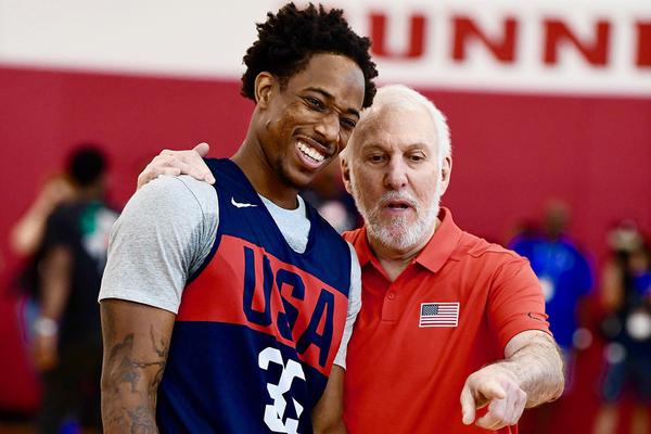 斯卡洛尼谈抽签：没有轻松的对手，我们必须全力以赴争取晋级（斯卡洛尼评分组：无弱旅，我们将倾尽全力冲击晋级）