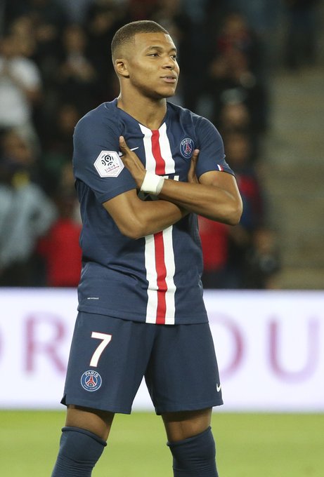 科斯塔库塔：点球毫无逻辑，这么吹一个半场能吹17、18个点球（科斯塔库塔：点球判罚毫无章法，按这尺度半场能吹出十七八个点球）