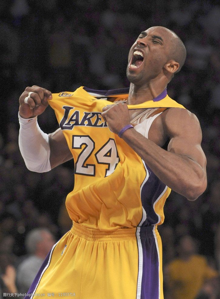 Hero扳平比分，菠萝关羽盯死敌方双c（Hero将比分扳平，菠萝关羽锁死对面双C）