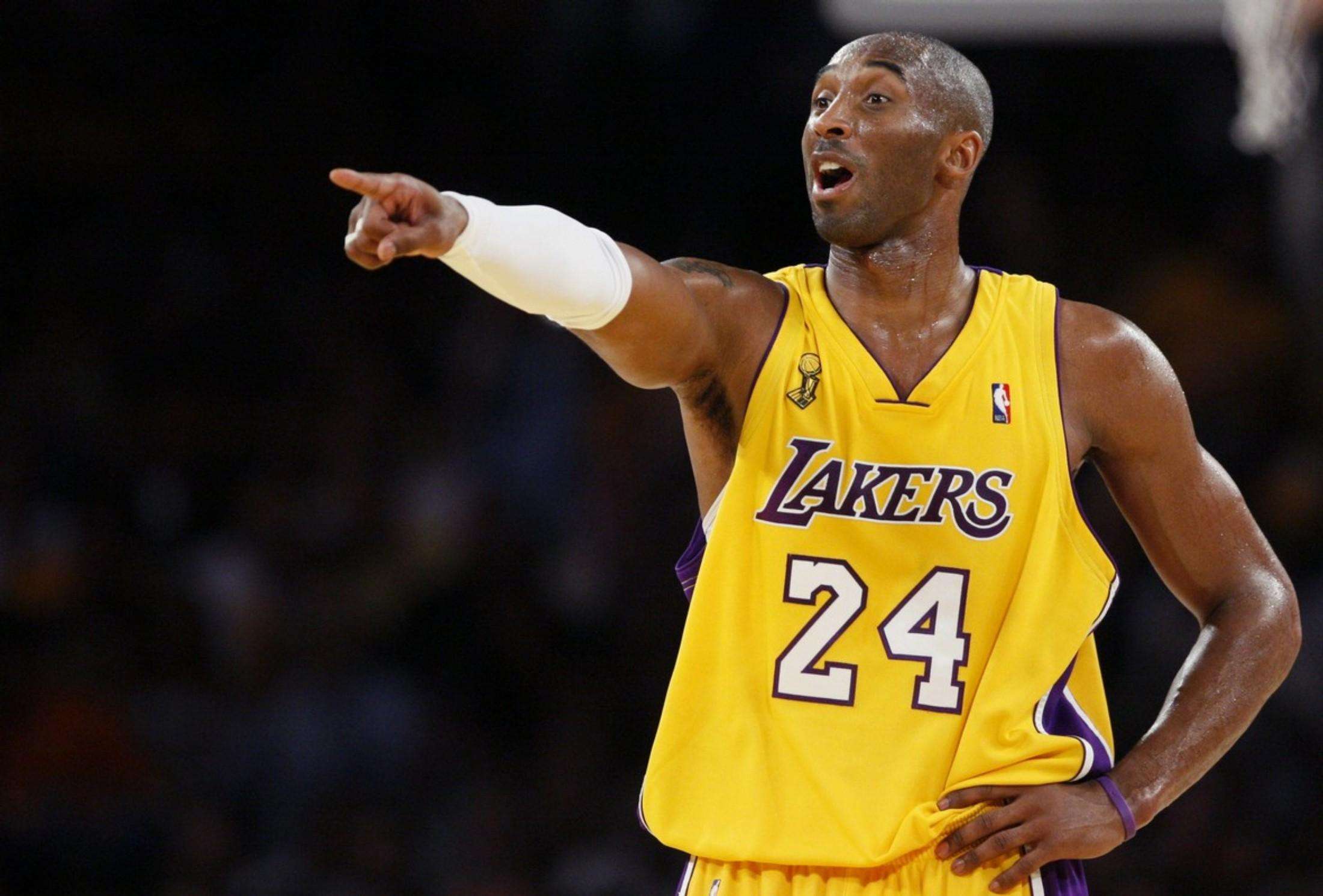 湖人浓眉哥篮下统治锁定胜利（浓眉内线称霸，湖人锁定胜局）