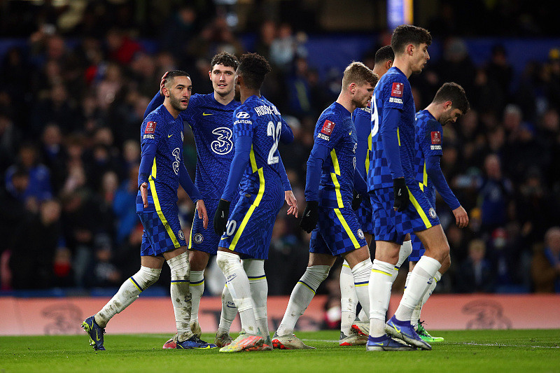 利物浦萨拉赫末段进球险胜曼联（萨拉赫终场前破门，利物浦险胜曼联）