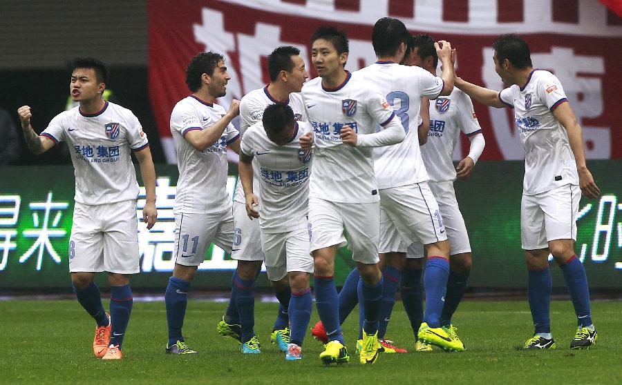 欧冠决赛用球谍照：包含白+深紫，灵感来自举办城市布达佩斯（欧冠决赛用球疑似曝光：白+深紫配色，设计灵感源于布达佩斯）