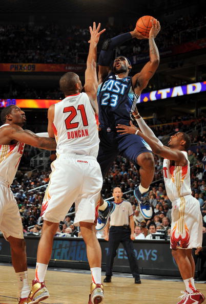 他把比赛节奏完全玩明白了（他已彻底掌控比赛节奏）